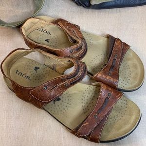 COPY - Taos Sandals Leather Brown Distressed NWOT Size 8